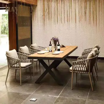 Minimalista, Hong Kong Estilo De Uma Pequena Mesa De Jantar E Cadeira De Mobiliário De Exterior Fora Do Apartamento Villa Jardim, Terraço Relaxante Cadeiras