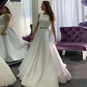 Elegante Cetim de Uma Linha de Vestidos de Noiva com Bolsos Colher Decote sem Mangas, Faixa Frisada Vestidos de Noiva Marfim Vestido De Noiva de 2020