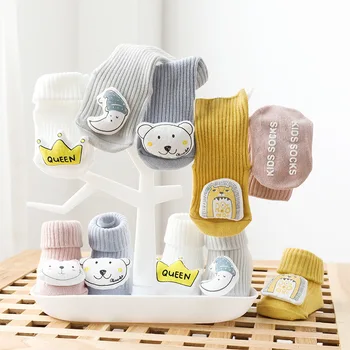 De novo três-dimensional cartoon doll médio tubo de meias de bebê cola dispensação de anti-derrapante baby socks para crianças, andar de meias